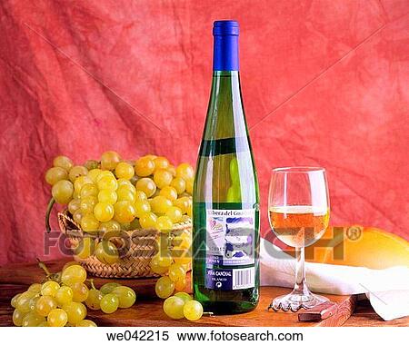 Ribera del Guadiana wine. Extremadura, Spain View Large Photo Image Stock Photography - Ribera del Guadiana wine. Extremadura, Spain. Fotosearch