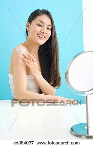Stock Photo - Asian, Beauty Care, beauty, apply. Fotosearch