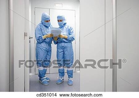 Picture - Clean room, biopharmaceutical lab, development and production of innovative drugs using adult stem cells, Cellerix, Grupo Genetrix, Madrid. Fotosearch