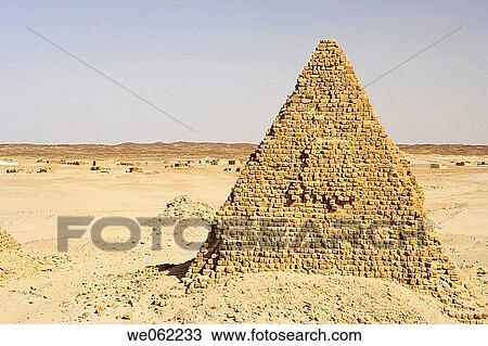 Stock Image - Archaeological site of Jebel Barkal (? pure mountain? ) comprises 13 temples, 3 palaces and several pyramids at foot of a sacred 91m high rock, parts of the ancient powerful city of Napata, Bayyudah Desert. Upper Nubia, ash-Shamaliyah state, Sudan. Fotosearch