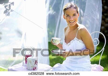 brown hair, chestnut hair, contemporary View Large Photo Image Stock Photo - brown hair, chestnut hair, contemporary. Fotosearch