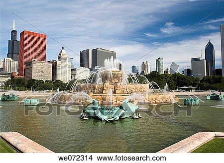 Picture - BUCKINGHAM FOUNTAIN GRANT PARK CHICAGO. ILLINOIS. USA. Fotosearch