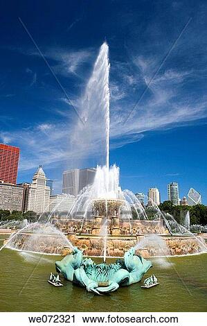 BUCKINGHAM FOUNTAIN GRANT PARK CHICAGO. ILLINOIS. USA View Large Photo Image Stock Image - BUCKINGHAM FOUNTAIN GRANT PARK CHICAGO. ILLINOIS. USA. Fotosearch