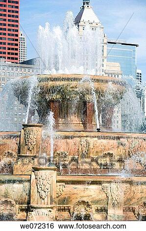 BUCKINGHAM FOUNTAIN GRANT PARK CHICAGO. ILLINOIS. USA View Large Photo Image Stock Photograph - BUCKINGHAM FOUNTAIN GRANT PARK CHICAGO. ILLINOIS. USA. Fotosearch