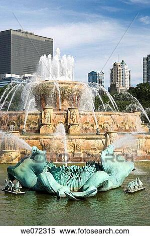 BUCKINGHAM FOUNTAIN GRANT PARK CHICAGO. ILLINOIS. USA View Large Photo Image Stock Photography - BUCKINGHAM FOUNTAIN GRANT PARK CHICAGO. ILLINOIS. USA. Fotosearch