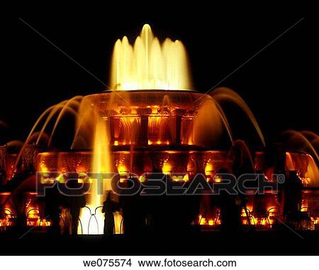BUCKINGHAM FOUNTAIN. GRANT PARK CHICAGO. ILLINOIS. USA View Large Photo Image Picture - BUCKINGHAM FOUNTAIN. GRANT PARK CHICAGO. ILLINOIS. USA. Fotosearch
