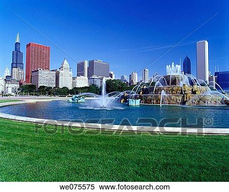 BUCKINGHAM FOUNTAIN. GRANT PARK CHICAGO. ILLINOIS. USA View Large Photo Image Stock Photography - BUCKINGHAM FOUNTAIN. GRANT PARK CHICAGO. ILLINOIS. USA. Fotosearch