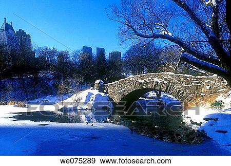 Stock Photo - CAPSHAW BRIDGE POND. CENTRAL PARK. MANHATTAN NEW YORK. USA. Fotosearch