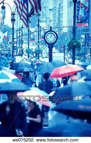 CROWDS 5TH AVENUE. MIDTOWN MANHATTAN NEW YORK. USA View Large Photo Image Stock Image - CROWDS 5TH AVENUE. MIDTOWN MANHATTAN NEW YORK. USA. Fotosearch