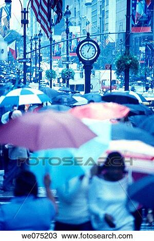 CROWDS 5TH AVENUE. MIDTOWN MANHATTAN NEW YORK. USA View Large Photo Image Stock Image - CROWDS 5TH AVENUE. MIDTOWN MANHATTAN NEW YORK. USA. Fotosearch