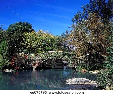 FALL CAPSHAW BRIDGE. POND CENTRAL PARK. MANHATTAN NEW YORK. USA View Large Photo Image Stock Photography - FALL CAPSHAW BRIDGE. POND CENTRAL PARK. MANHATTAN NEW YORK. USA. Fotosearch