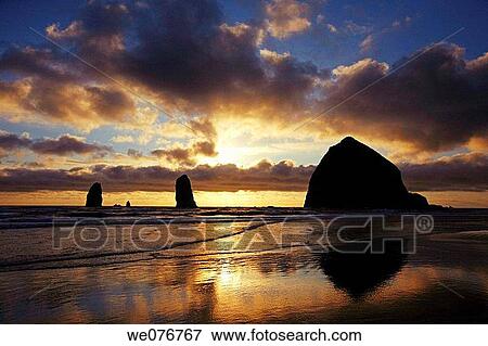 Haystack rock, Cannon Beach. Oregon, USA View Large Photo Image Stock Photo - Haystack rock, Cannon Beach. Oregon, USA. Fotosearch