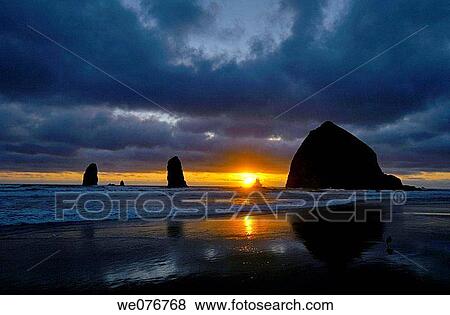 Haystack rock, Cannon Beach. Oregon, USA View Large Photo Image Stock Photo - Haystack rock, Cannon Beach. Oregon, USA. Fotosearch