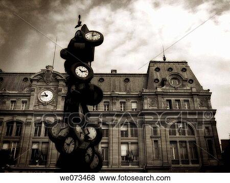 Læheure De Tous 1985 Sculpture Par Arman Armand Pierre Fernandez 1928 2005 Gare Saint Lazare Saint Lazare Ferroviaire Station - 