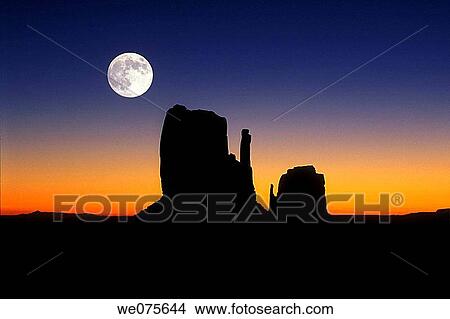 Picture - SCENIC MITTENS. MONUMENT VALLEY. NAVAJO TRIBAL PARK. ARIZONA. USA. Fotosearch