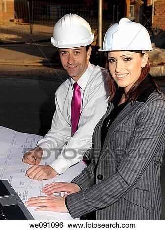 Arquitectos conprobando una obra View Large Photo Image Stock Photograph - Arquitectos conprobando una obra. Fotosearch