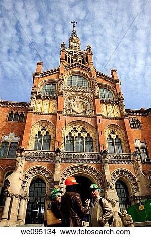 Arquitectos en la entrada del hospital de Sant Pau, Barcelona, Catalunya, Espa±a View Large Photo Image Picture - Arquitectos en la entrada del hospital de Sant Pau, Barcelona, Catalunya, Espa±a. Fotosearch
