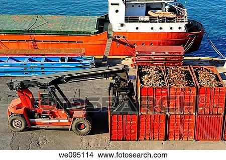 Carga de contenedores portuarios con materiales reciclables, puerto de Barcelona, Catalunya, Espa±a View Large Photo Image Picture - Carga de contenedores portuarios con materiales reciclables, puerto de Barcelona, Catalunya, Espa±a. Fotosearch