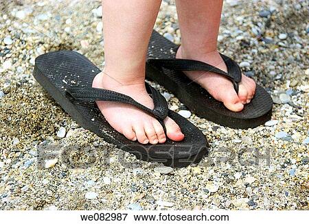 black toddler flip flops