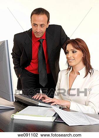 Stock Image - Ejecutivos trabajando. Fotosearch