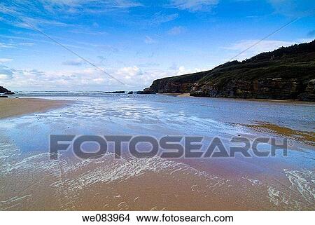 Picture - Galizano beach, Cantabria. Spain.. Fotosearch