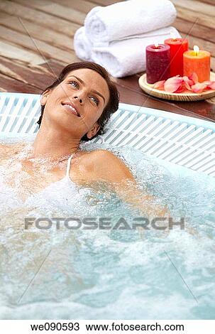 Stock Image - Jacuzzi, Spa-relais. Fotosearch