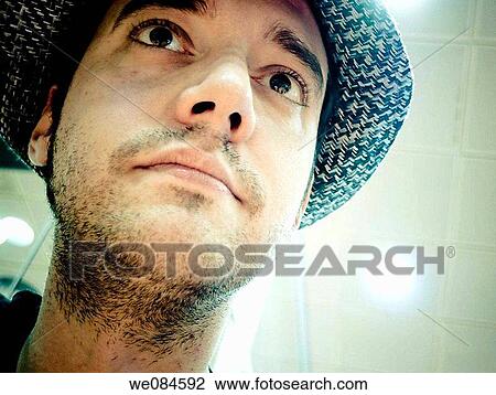 joven en la sala de espera de un aeropuerto View Large Photo Image Stock Image - joven en la sala de espera de un aeropuerto. Fotosearch