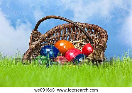 Ostereier im Korb mit Himmel / Easter eggs in a basket on the grassland and the heaven in the background View Large Photo Image Stock Image - Ostereier im Korb mit Himmel / Easter eggs in a basket on the grassland and the heaven in the background. Fotosearch