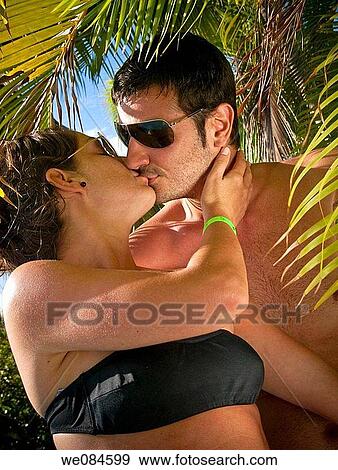 pareja besßndose en Punta Cana, Rep·blica Dominicana View Large Photo Image Stock Photo - pareja besßndose en Punta Cana, Rep·blica Dominicana. Fotosearch