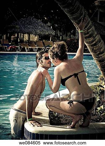 pareja besßndose en Punta Cana, Rep·blica Dominicana View Large Photo Image Stock Photography - pareja besßndose en Punta Cana, Rep·blica Dominicana. Fotosearch