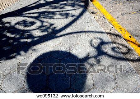 Sombra de farola modernista en el Passeig de Gr? cia, Barcelona, Catalunya, Espa±a View Large Photo Image Stock Image - Sombra de farola modernista en el Passeig de Gr? cia, Barcelona, Catalunya, Espa±a. Fotosearch