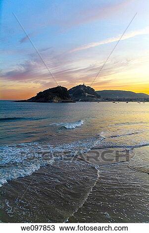 Sunrise with the island of Santa Clara and Mount Urgull View from the beach Ondarreta San Sebastißn, Guip·zcoa, Basque Country, Spain View Large Photo Image Stock Image - Sunrise with the island of Santa Clara and Mount Urgull View from the beach Ondarreta San Sebastißn, Guip·zcoa, Basque Country, Spain. Fotosearch