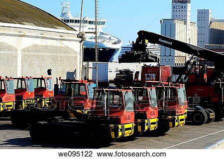 Tractoras y gr·a de contenedores portuarios en el puerto de Barcelona, Catalunya, Espa±a View Large Photo Image Stock Image - Tractoras y gr·a de contenedores portuarios en el puerto de Barcelona, Catalunya, Espa±a. Fotosearch