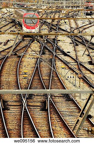 Tren, catenaria y cambio de agujas en v? as de tren View Large Photo Image Stock Photograph - Tren, catenaria y cambio de agujas en v? as de tren. Fotosearch