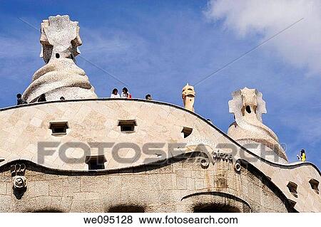 Turistas en Casa Mil? La Pedrera, Barcelona, Catalunya, Espa±a View Large Photo Image Stock Photo - Turistas en Casa Mil? La Pedrera, Barcelona, Catalunya, Espa±a. Fotosearch