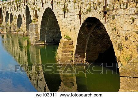 Stock Image - Old Bridge? Pont Vieux? over River Orb B? ziers H? rault, Languedoc-Roussillon Francia. Fotosearch
