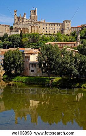 River Orb, Old Bridge? Pont Vieux? and St-Nazaire cathedral XIVth century B? ziers Languedoc-Roussillon Francia View Large Photo Image Stock Photo - River Orb, Old Bridge? Pont Vieux? and St-Nazaire cathedral XIVth century B? ziers Languedoc-Roussillon Francia. Fotosearch