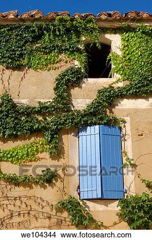 Picture - Gordes, Vaucluse, Provence-Alpes-Côte d´Azur, France. Fotosearch