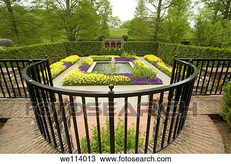 Stock Image - Longwood Garden, Kennett Square, Chester County, Pennsylvania, plants, flowers, flowering bulbs, yellow daffidils, flower bed. Fotosearch