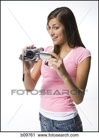 A 若い女性 撮影 で A ホームビデオカメラ ストックイメージ B Fotosearch