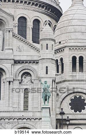 Picture - Sacre Coeur in Paris. Fotosearch