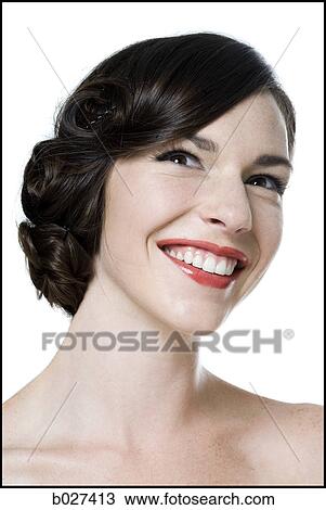 女 で 彼女 髪アップ 中に A クラシック ハリウッド ヘアスタイル 思い出させる の １９４０年代 ストックイメージ B Fotosearch