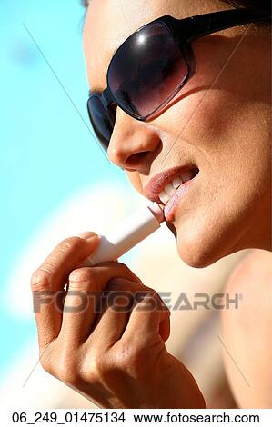 Picture - Beauty, Outside, Person, Solar, Woman, Skin, Protection. Fotosearch