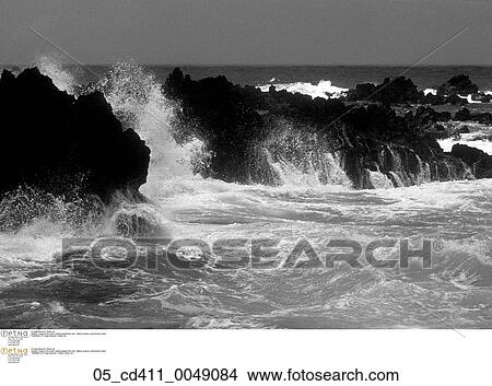 Picture - ocean, crashing, against. Fotosearch