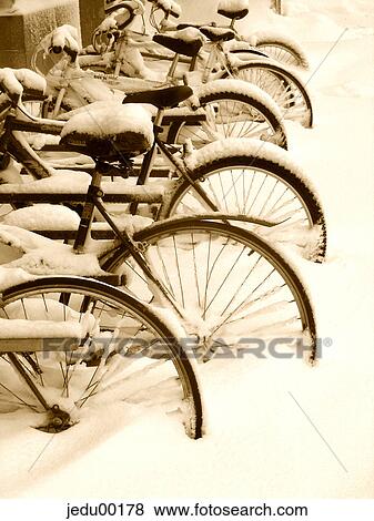 Stock Photo - bicycle, cold, shoot from front, side-face, Snow, traffic, transportation. Fotosearch