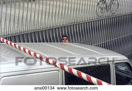 Picture - low, Help, to be fun, deep-level garage, silver, grey, enclosure. Fotosearch