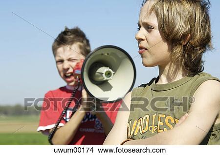 Picture - to roar at, screaming, bellow, roar, braying, bawling, roaring. Fotosearch