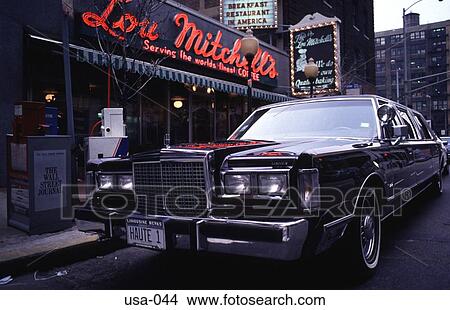 Car outside Lou Mitchells Restaurant Chicago View Large Photo Image Picture - Car outside Lou Mitchells Restaurant Chicago. Fotosearch