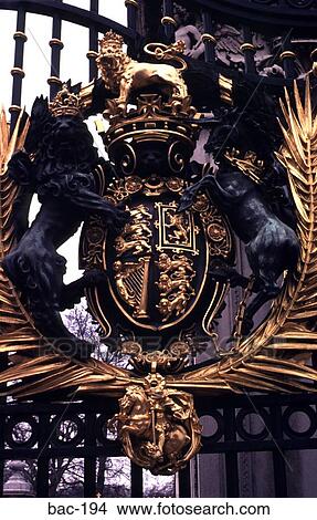 Crest on Gate of Buckingham Palace London Britain View Large Photo Image Picture - Crest on Gate of Buckingham Palace London Britain. Fotosearch