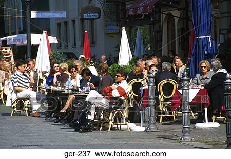 忙しい街路 カフェ フランクフルト アム マイン ドイツ 写真館 イメージ館 Ger 237 Fotosearch